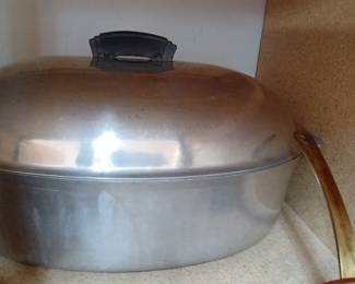 Vintage Aluminum Roasting Pan with Domed Lid – Turkey / Roast Oven Cooker