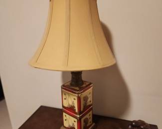 Vintage Asian Style Table Lamp Square Base Red Ivory Painted Panels

Estimated eBay Values