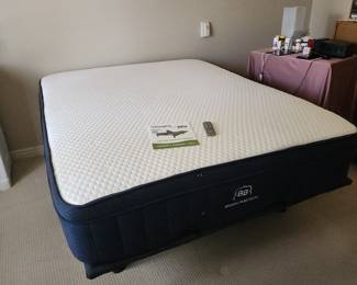 Brooklyn Bedding Aurora Luxe Hybrid Mattress + Adjustable Base Queen   (Available for Pre Sale)