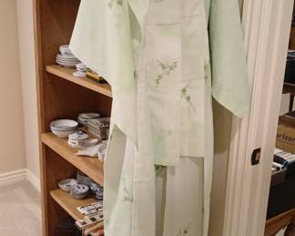Vintage Japanese Kimono Robe – Pale Green Silk with Floral Pattern