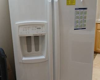 Whirlpool Side-by-Side Refrigerator Freezer – White with Ice & Water Dispenser