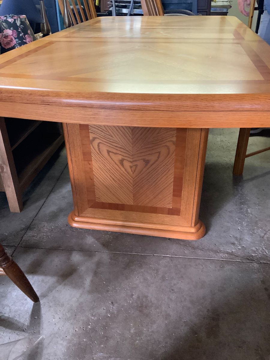 Perfect condition solid wood table…top has no scratches was always covered