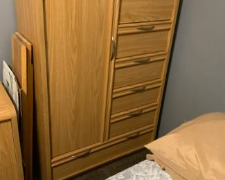 Matching gentlemen’s dresser