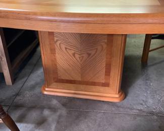 Perfect condition solid wood table…top has no scratches was always covered