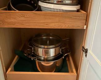 Upscale kitchen and cookware throughout, many new