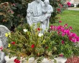 Many beautiful outdoor sculptures 