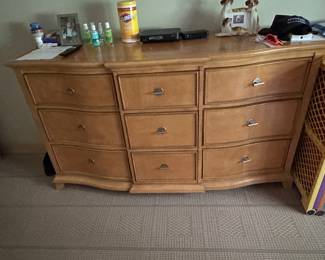 triple dresser