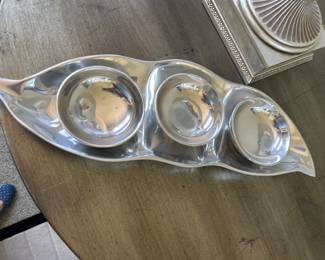 pea pod snack tray