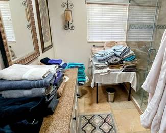 More towels & 3 nice ladies bathrobes