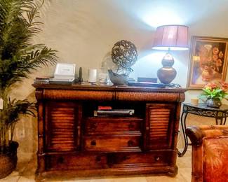 Silk Palm, Media center (TV stand)