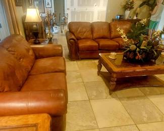 Leather sofa, sette, coffee table & matching end tables