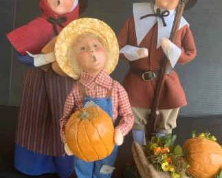 KG122Byers Choice, Carolers Fall Harvest