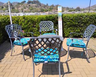 KG167Metal Backyard Table and Decor