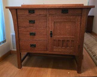 KG206Craftsman style Sideboard
