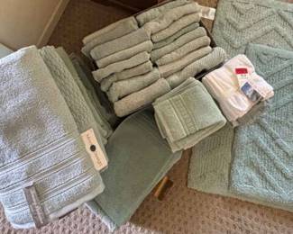 KG142Bountiful Linens