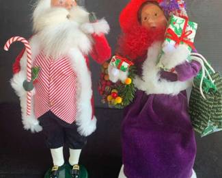 KG130Byers choice, Peppermint Santa Lady with Red Hat