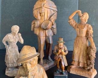 KG208Carved Wood Figurines