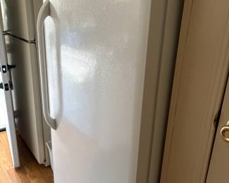 Frigidaire stand up freezer
Purchase contingent on ability to p/u sept 4th 