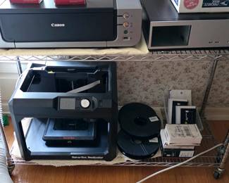 Makerbot Replicator 5th generation 3D printer and accessories