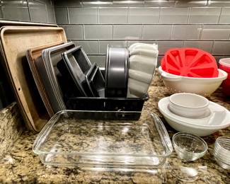 Various baking pans 