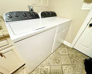 White Whirlpool Washer and Dryer 
Electric and Matching 
