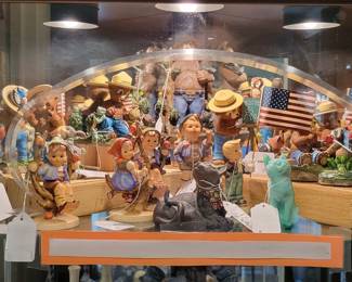 Hummel Shelf