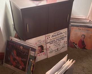 Music cabinet to store LP’S