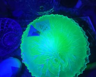 Twiggy Uranium glass plates