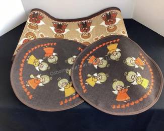 MCM doilies & table runner