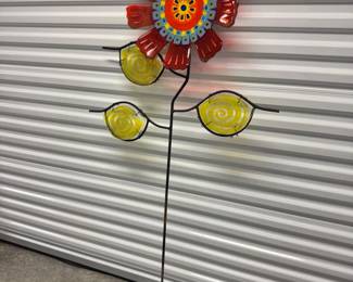 12 LargeVibrantGlassFlowerYardArtwSwirledGlassLeaves