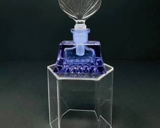 90 PurpleCutCrystalPerfumeBottlewEtchedLeafShapedStopper