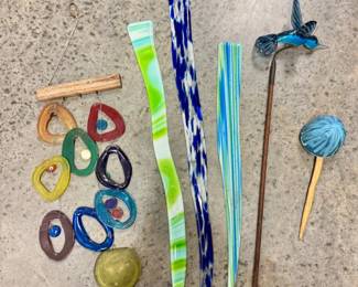 102 SignedArtGlassPlantStakesHummingbirdStakeWindChimeMore