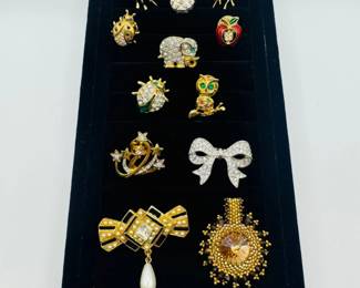 131 12VintageModernCostumeBroochesAnimalsBowAppleStars