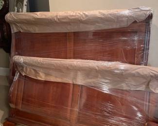 Queen sleigh bed