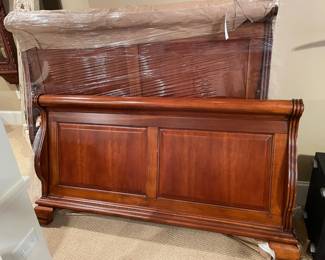  Queen classic sleigh bed