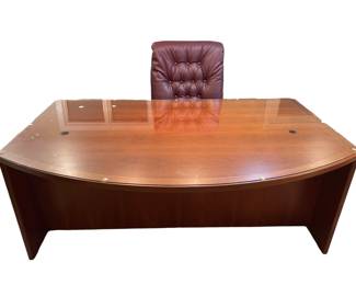 Jesper 4000 Curved Front Glass Top Office Desk, Cherry Wood w Brass Handles