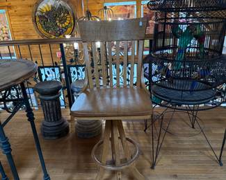 SWIVEL CHAIR