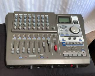 Tascam DP01FX Digital 8Track Portastudio