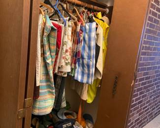 Tablecloths and hats 