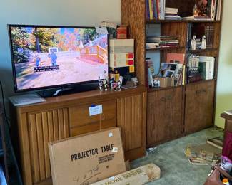 Projector screen, table and carousels 