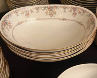 A31 - $ 650. Noritake Gallery 7246. 130 Pieces