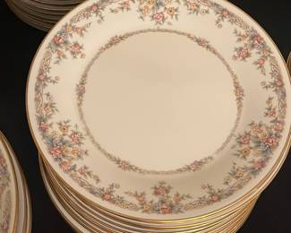 A31 - $ 650. Noritake Gallery 7246. 130 Pieces
