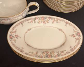 A31 - $ 650. Noritake Gallery 7246. 130 Pieces