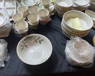 A1 - $1050. Lenox Holiday SERVICE FOR 18 + Serving Pieces! 158 Pieces included. All in excellent condition.