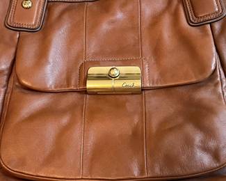 B33 - $40. Vintage Leather Kristen Tote. Measures 15" x 13".