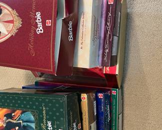 C7 - $60. Vintage Holiday Special Edition and Avon Exclusive Set of 8.