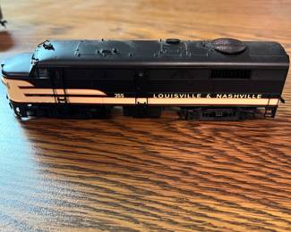 G13 - $45. HO Scale L&N 355 Locomotive
