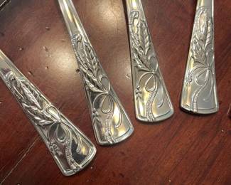 A24 - $45. Lenox 6 Pc Holly Berry Stainless Serving Utensils.
