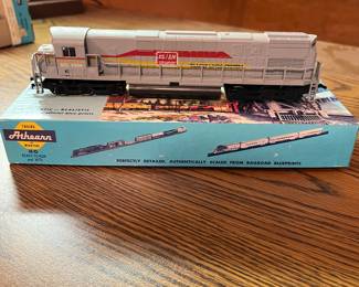 G3 - $20. HO Scale SCL 2204 Family Lines System