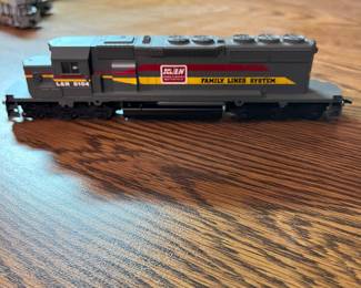 G8 - $45. HO Scale L&N 8104 Family Line System Locomotive